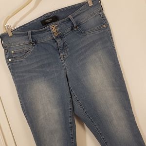 Torrid Lightwash Jeggings Size 16R